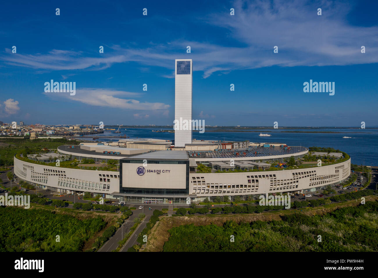Vue aérienne du centre commercial SM Seaside situé à proximité de Le front de mer, Cebu City, Philippines Banque D'Images