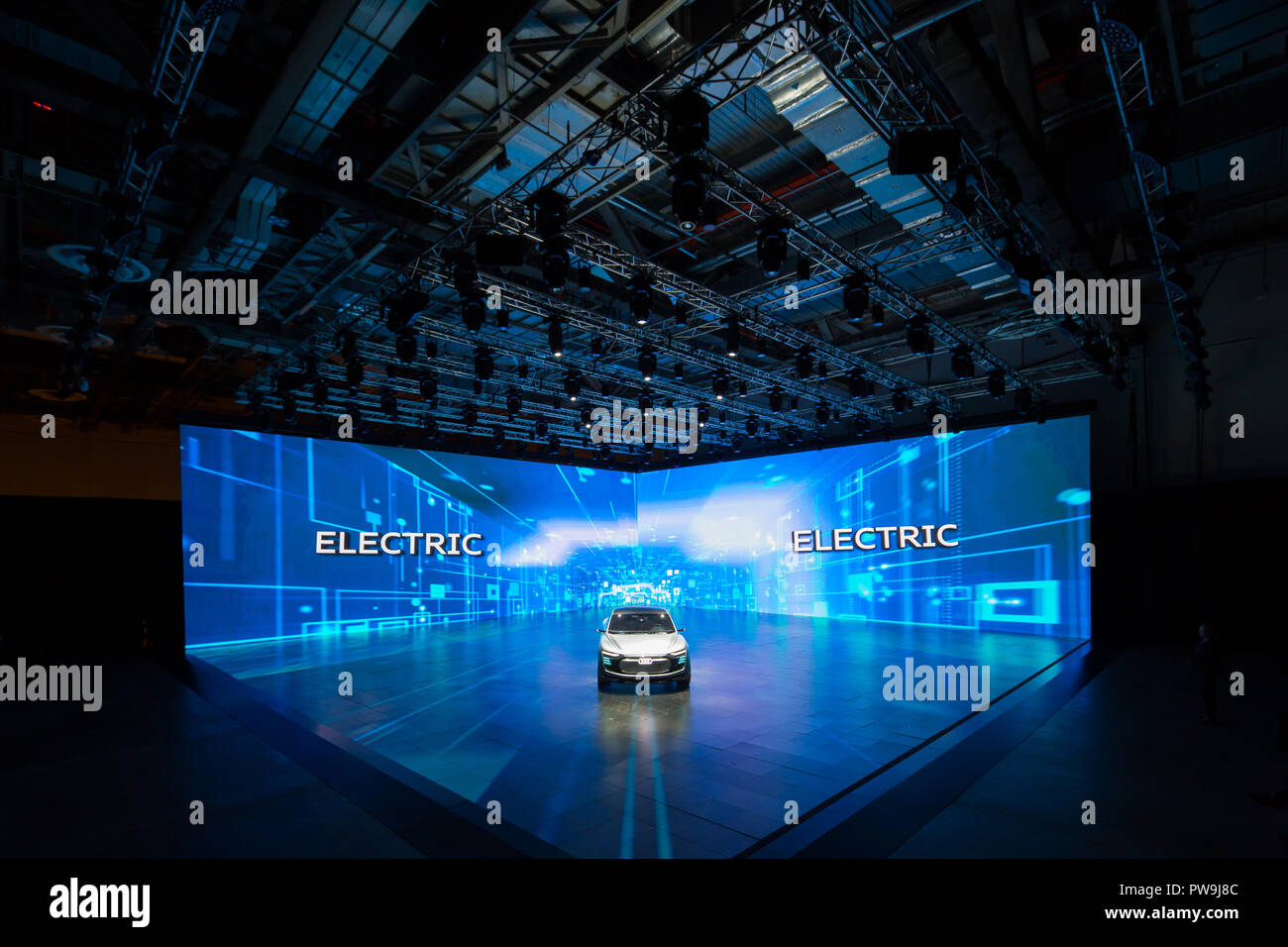 Présentant une série d'Audi à l'expérience de la marque Audi Singapour 2018 Banque D'Images