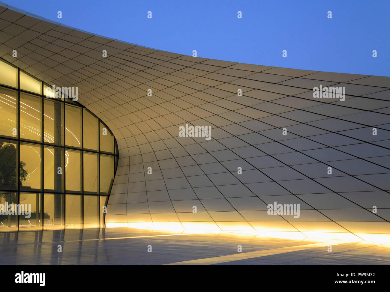 L Azerba Djan Bakou Heydar Aliyev Centre L Architecte Zaha Hadid Photo Stock Alamy