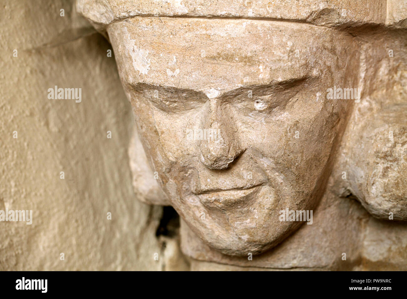 Kemble All Saints Church avec les objectifs du Millénaire pour fenêtre.Gloucestershire. Gloucs. UK Banque D'Images