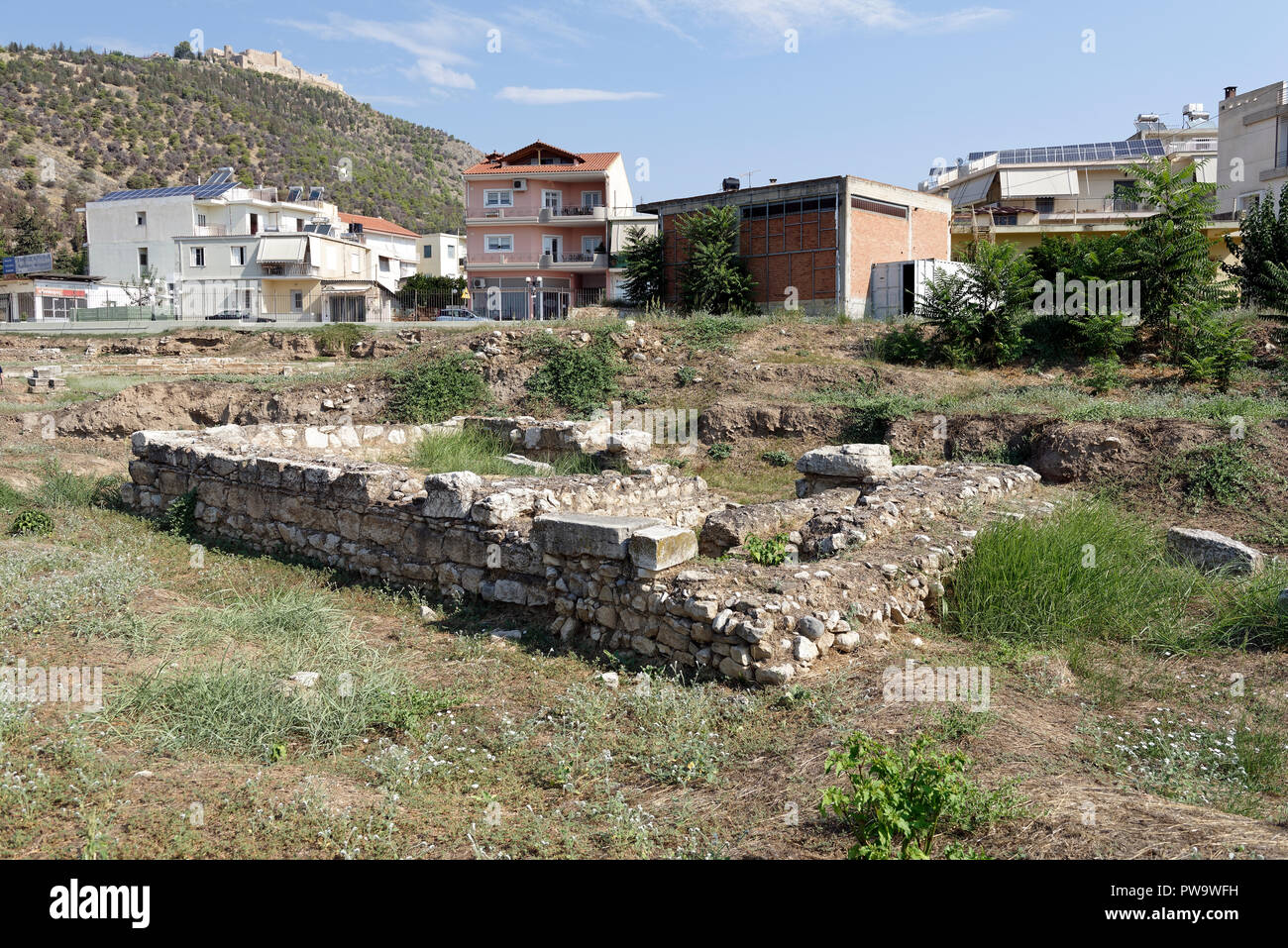 Un monumental hellénistique socle, un petit temple a été construit au cours de la 3ème ANNONCE de siècle, Agora de l'Antique Argos, Péloponnèse, Grèce. E 3e Banque D'Images