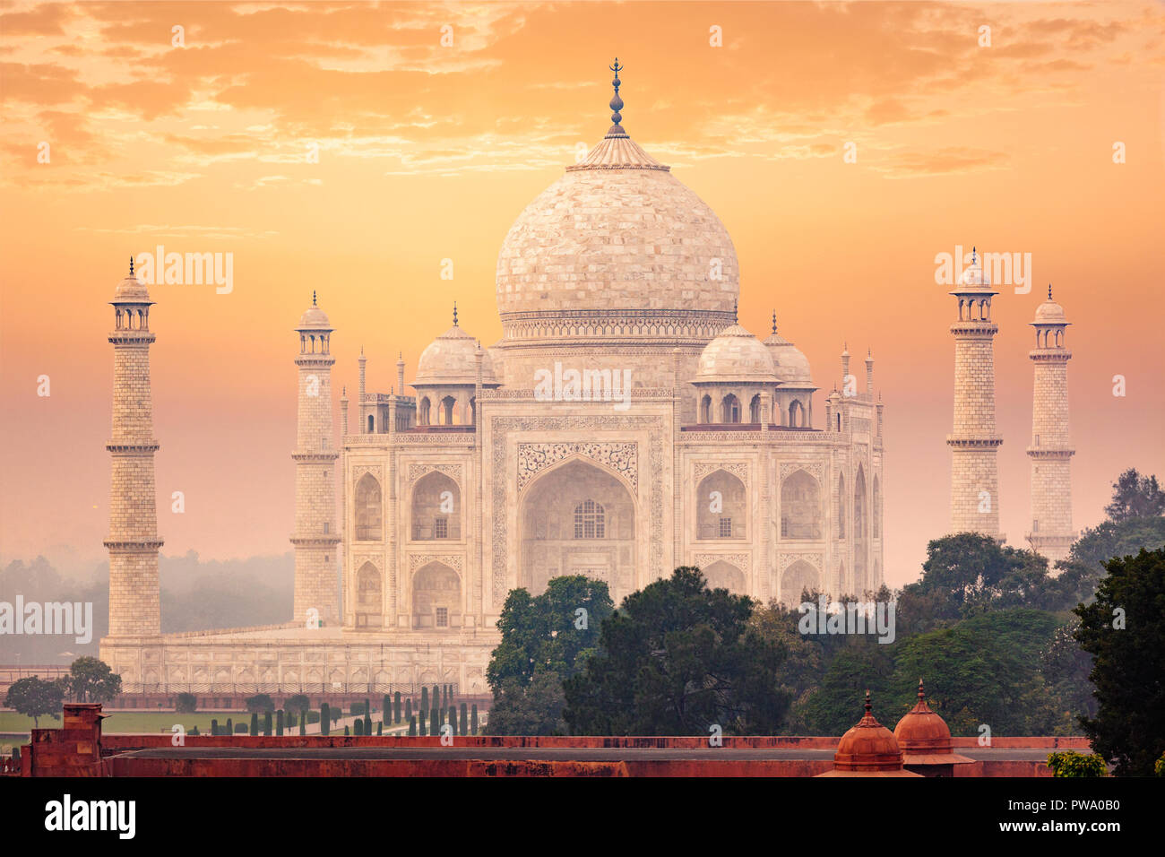 Taj Mahal sur Lever coucher, Agra, Inde Banque D'Images