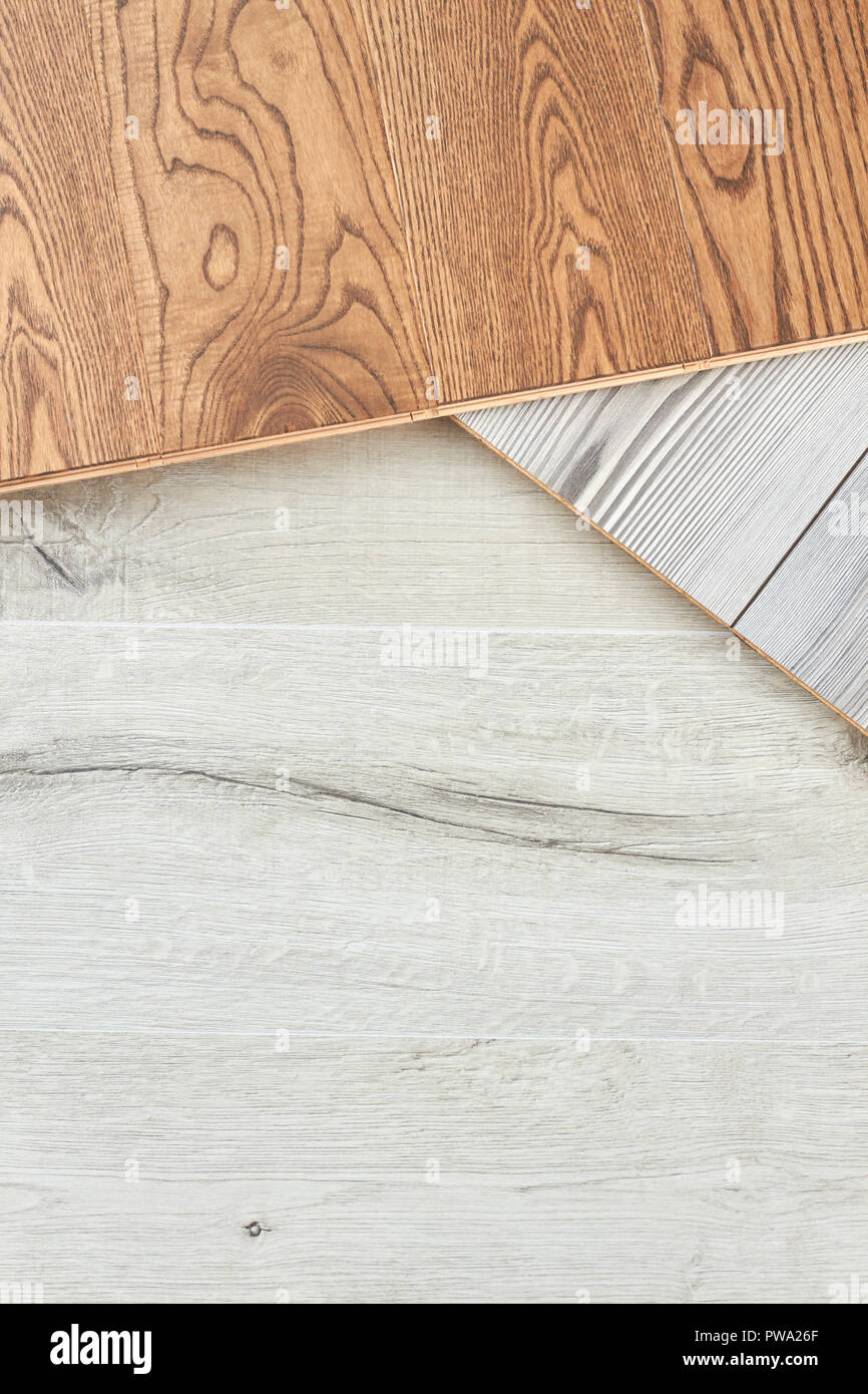 Des échantillons de bois de placage sur fond gris. L'échantillon stratifié placage bois texture. Banque D'Images