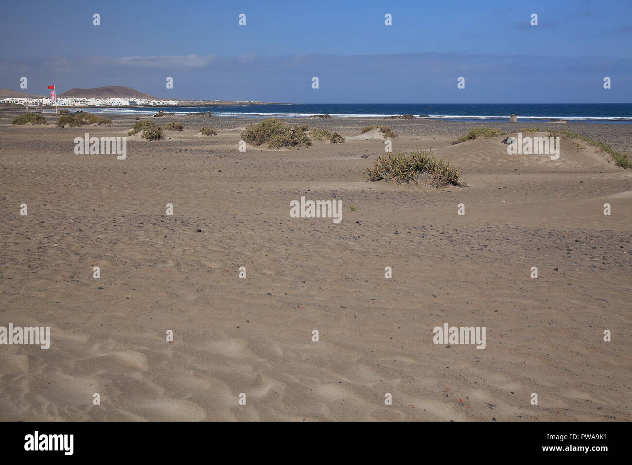 La plage de Famara, Lanzarote, îles Canaries, l'Europe Banque D'Images