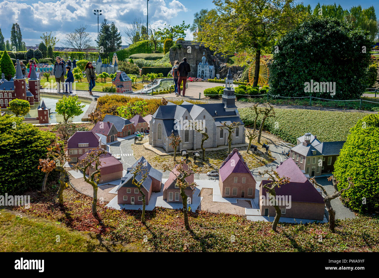 Bruxelles, Belgique - 17 Avril 2017 : Miniatures au parc Mini-Europe - reproduction de l'ancienne drentish esdorp de Orvelte, Pays-Bas Banque D'Images