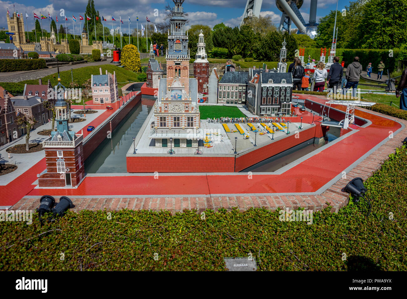 Bruxelles, Belgique - 17 Avril 2017 : Miniatures au parc Mini-Europe - reproduction de la Chapelle du Saint Esprit et à l'hôpital de Alkmaar, Pays-Bas Banque D'Images
