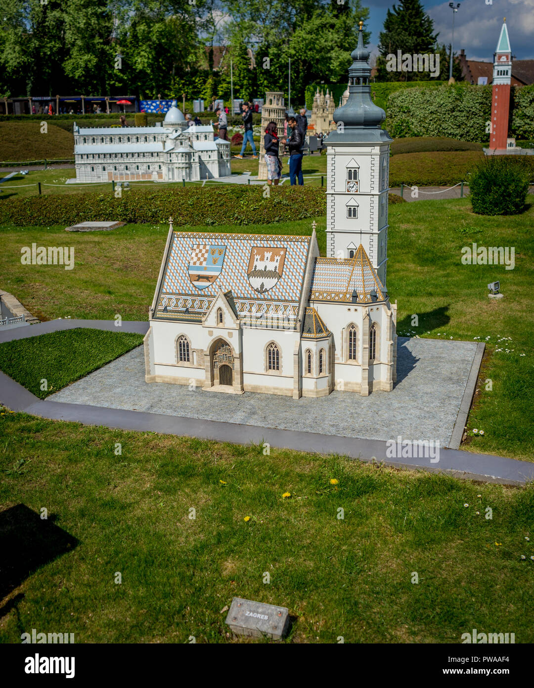 Bruxelles, Belgique - 17 Avril 2017 : Miniatures au parc Mini-Europe - reproduction de l'église de St.Mark à Zagreb, Croatie, Europe Banque D'Images