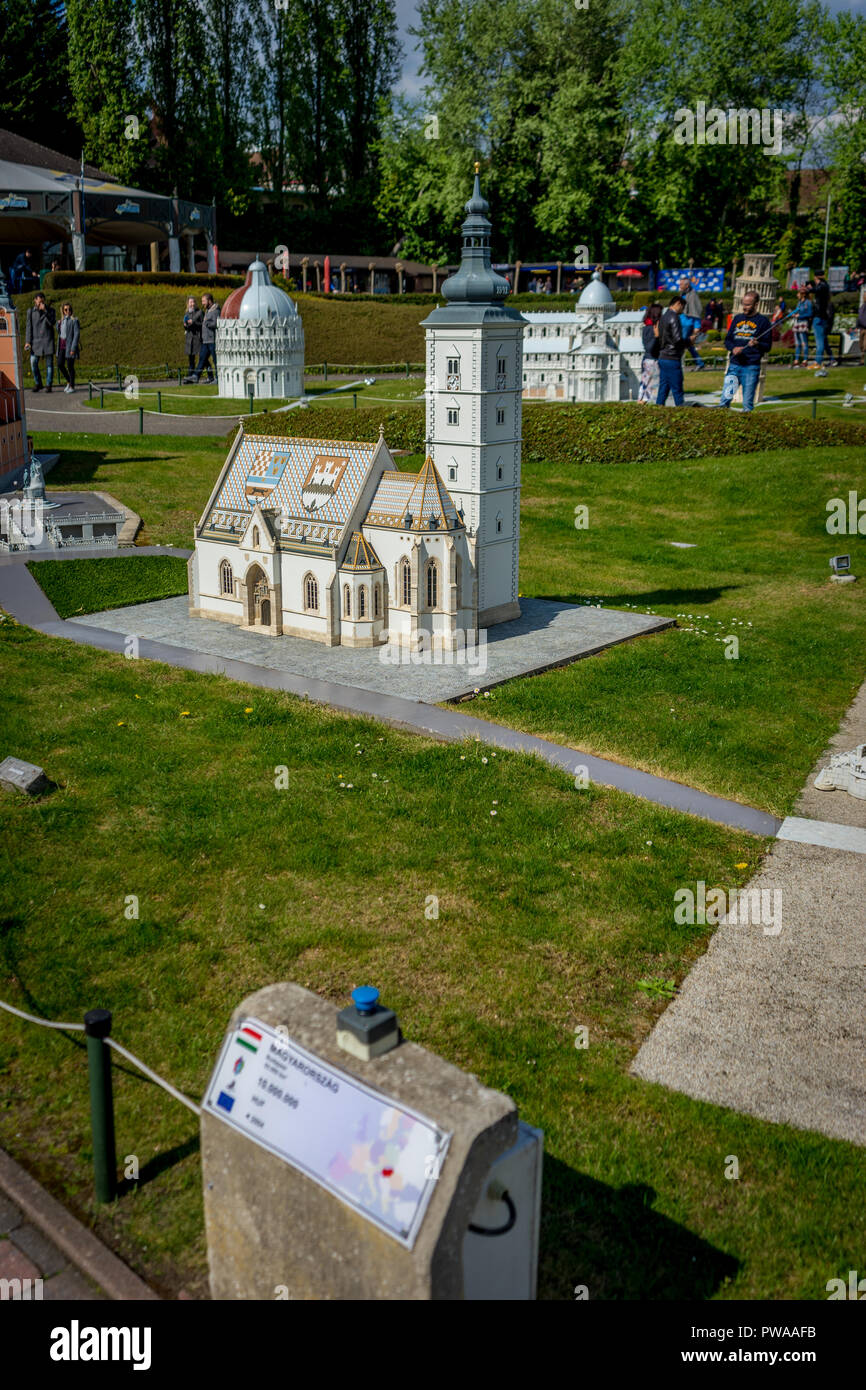 Bruxelles, Belgique - 17 Avril 2017 : Miniatures au parc Mini-Europe - reproduction de l'église de St.Mark à Zagreb, Croatie, Europe Banque D'Images