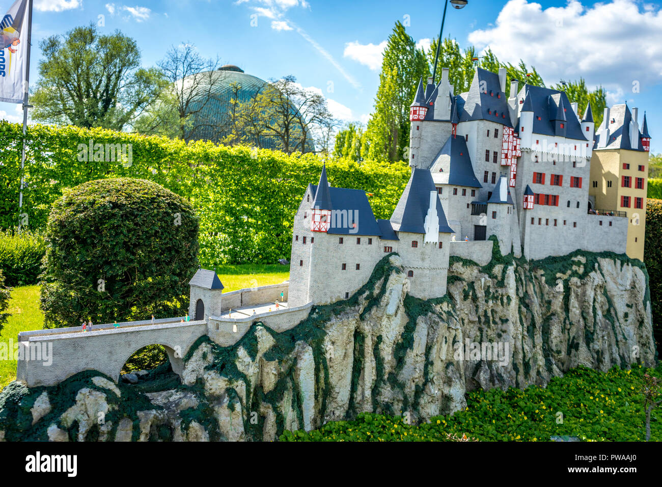 Bruxelles, Belgique - 17 Avril 2017 : Miniatures au parc Mini-Europe - reproduction de la château Eltz, Germany, Europe Banque D'Images