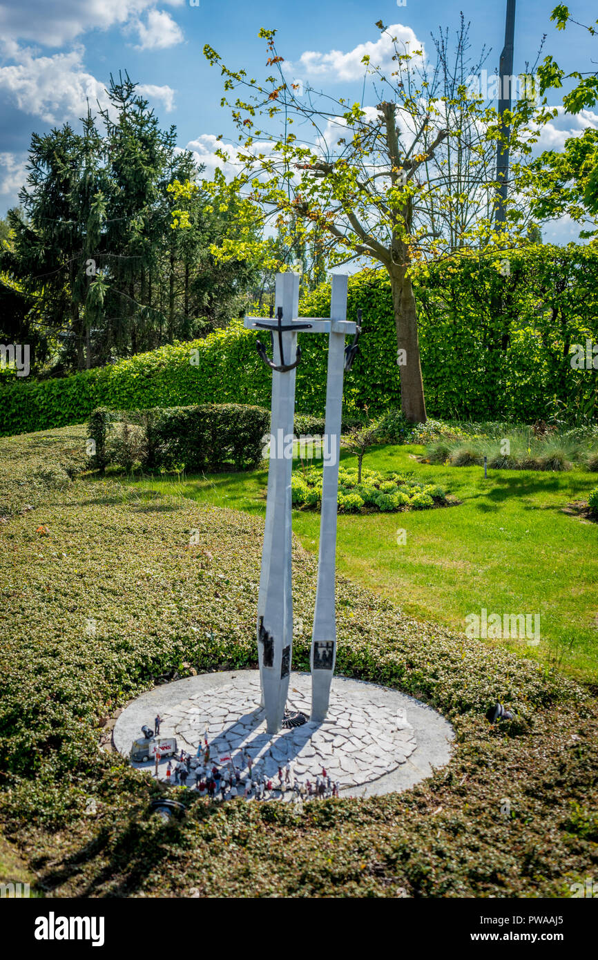 Bruxelles, Belgique - 17 Avril 2017 : Miniatures au parc Mini-Europe - reproduction des trois croix à Gdansk, Pologne, Europe Banque D'Images