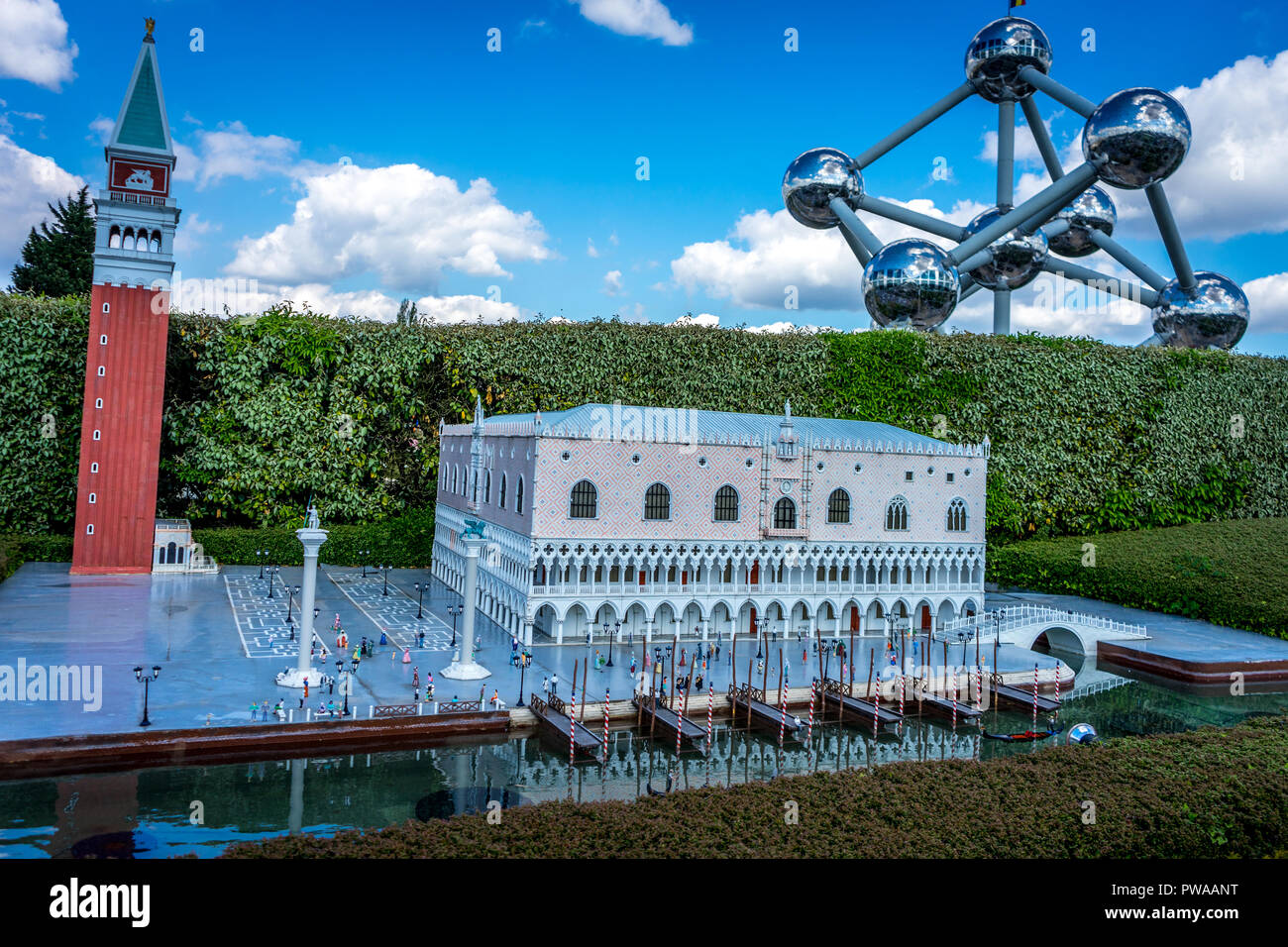 Bruxelles, Belgique - 17 Avril 2017 : Miniatures au parc Mini-Europe - reproduction du Palais des Doges à Venise, Italie, Europe Banque D'Images
