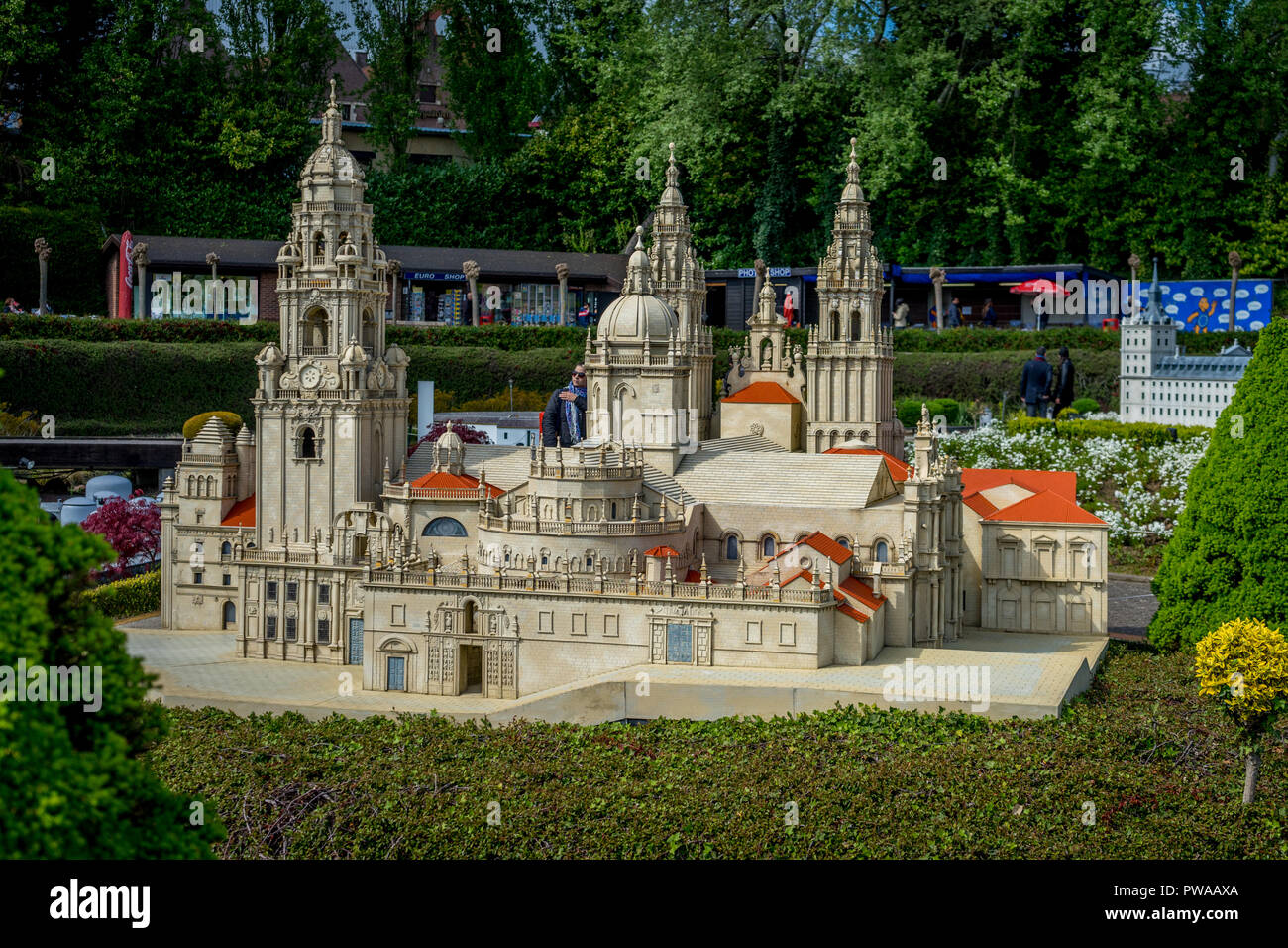 Bruxelles, Belgique - 17 Avril 2017 : Miniatures au parc Mini-Europe - reproduction de la cathédrale de Santiago de Compostela, Espagne, Europe Banque D'Images