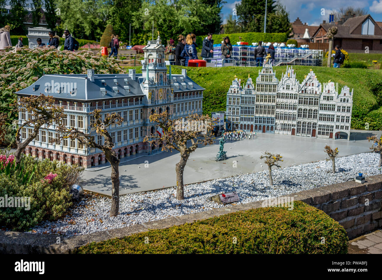 Bruxelles, Belgique - 17 Avril 2017 : Miniatures au parc Mini-Europe - reproduction de l'hôtel de ville d'Anvers, Belgique, Europe Banque D'Images