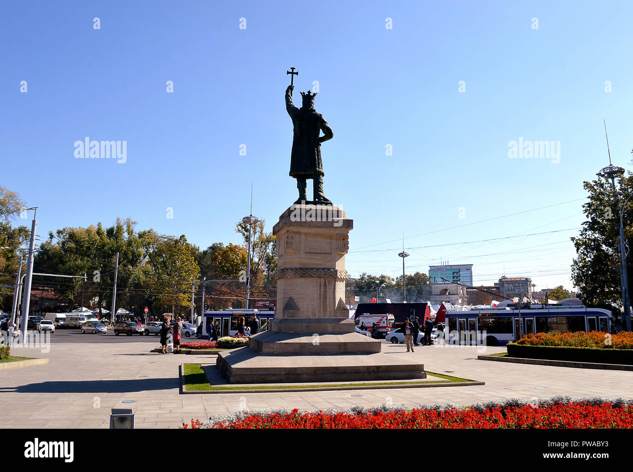 CHISINAU, Moldavie - Octobre 6, 2018 : La statue de Stefan Stefan cel Mare (le Grand) donne de l'entrée du parc nommé d'après lui à l'avenu Banque D'Images