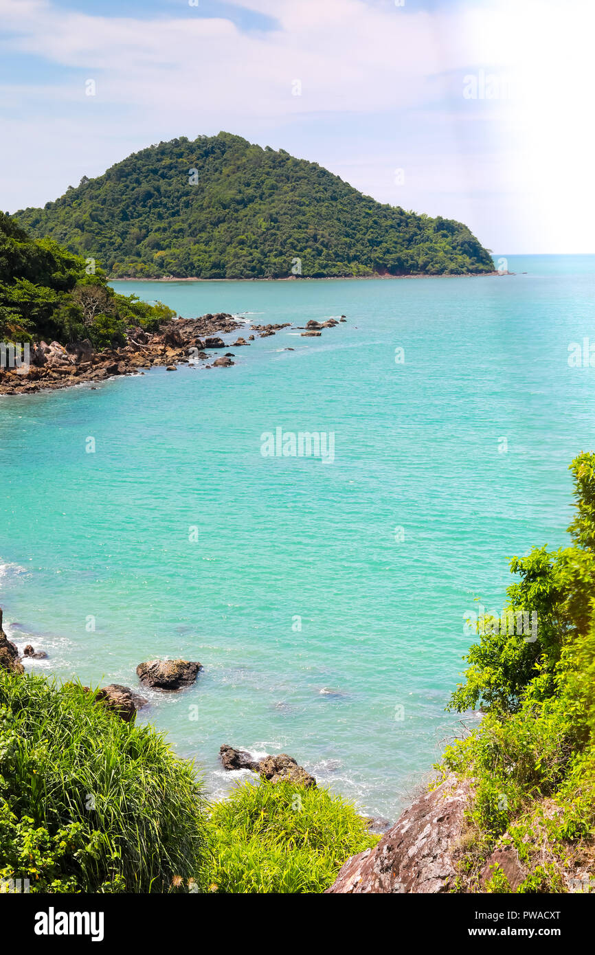 Île et la mer propre au Nang Phaya Scenic Hill Point situé à Bangkok en Thaïlande Banque D'Images