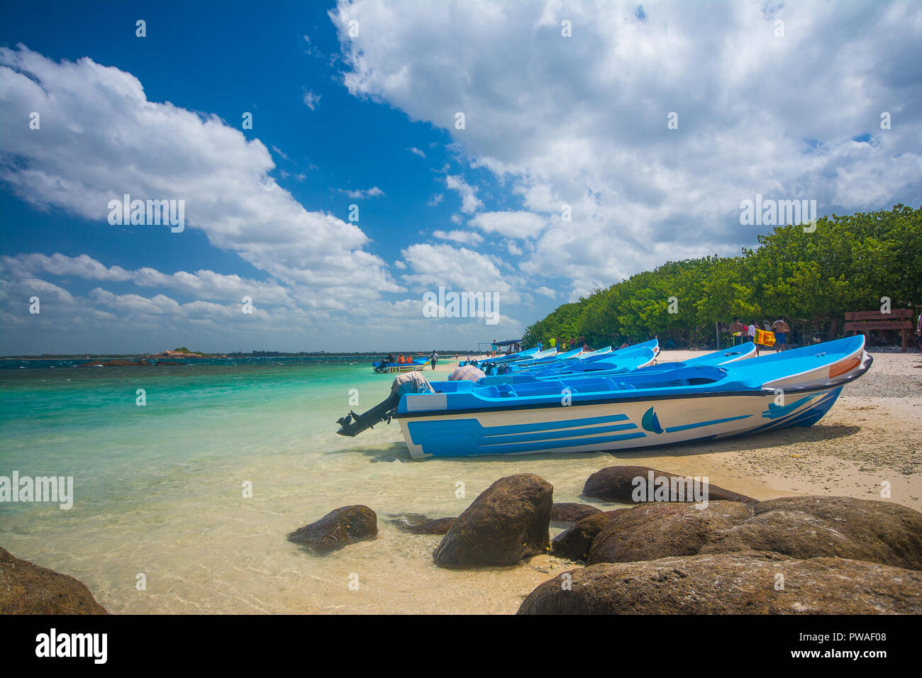 Nilaweli beach et l'île Pigeon Sri Lanka Banque D'Images