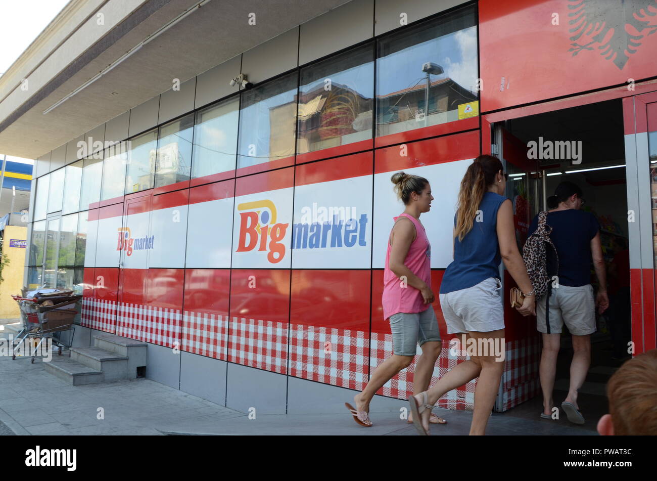 Grand marché supermarché shkoder albanie Banque D'Images