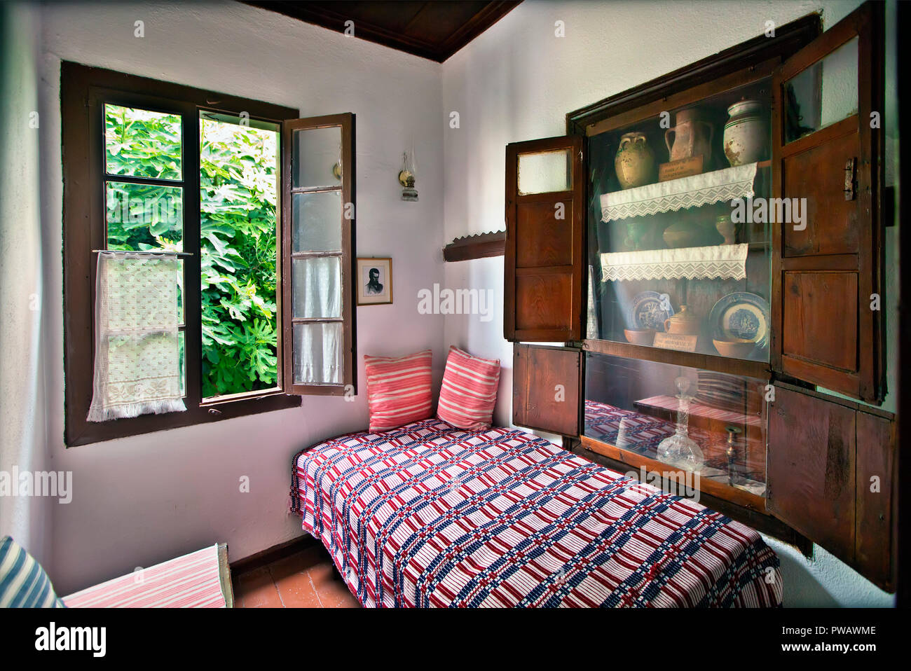 À l'intérieur de maison de Papadiamantis Museum, un musée de l'île de Skiathos, Sporades, en Grèce, dédié à l'écrivain grec Alexandros Papadiamantis. Banque D'Images