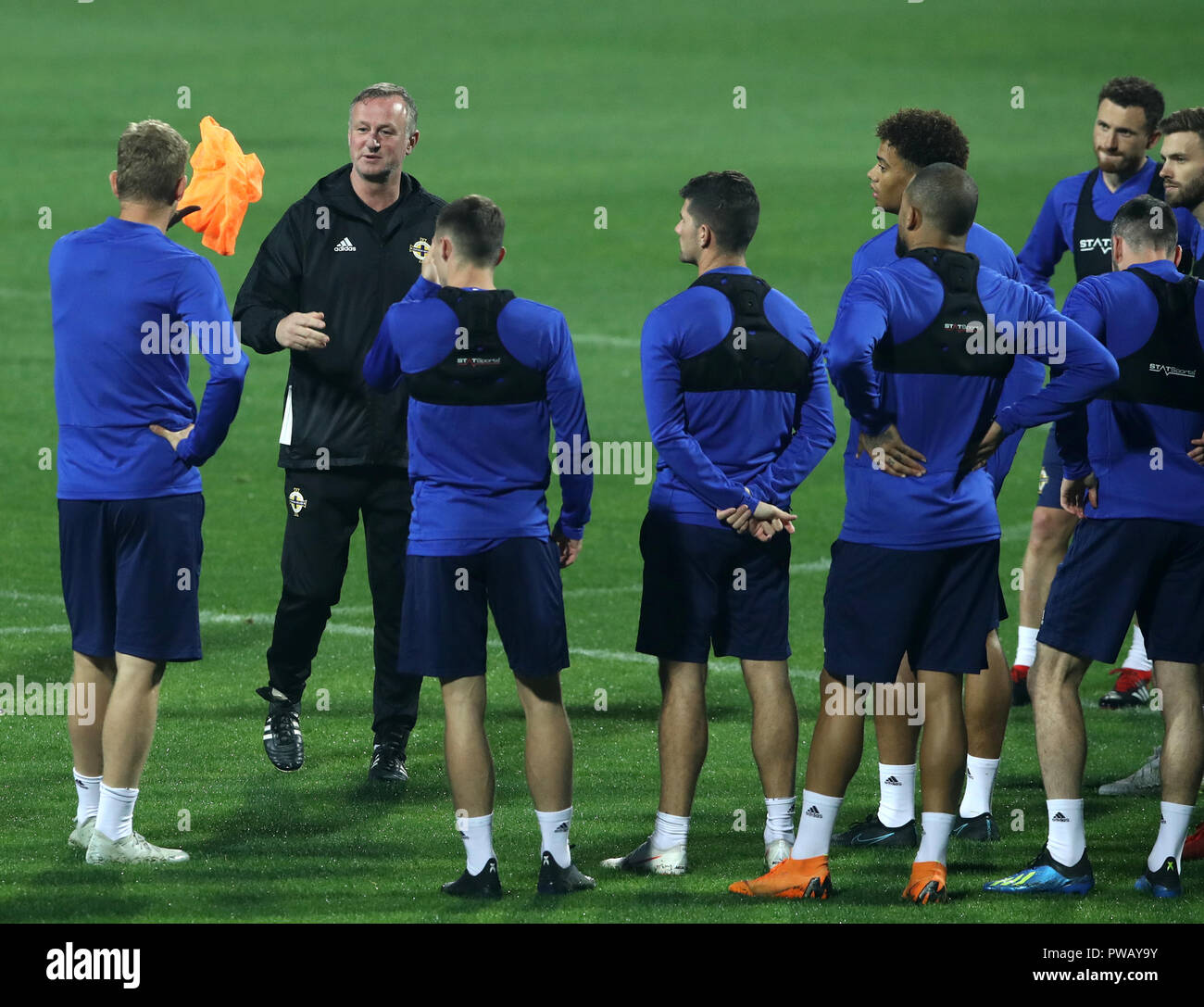 L'Irlande du manager Michael O'Neill au cours de la session de formation à l'Grbavica Stadium, Sarajevo. Banque D'Images