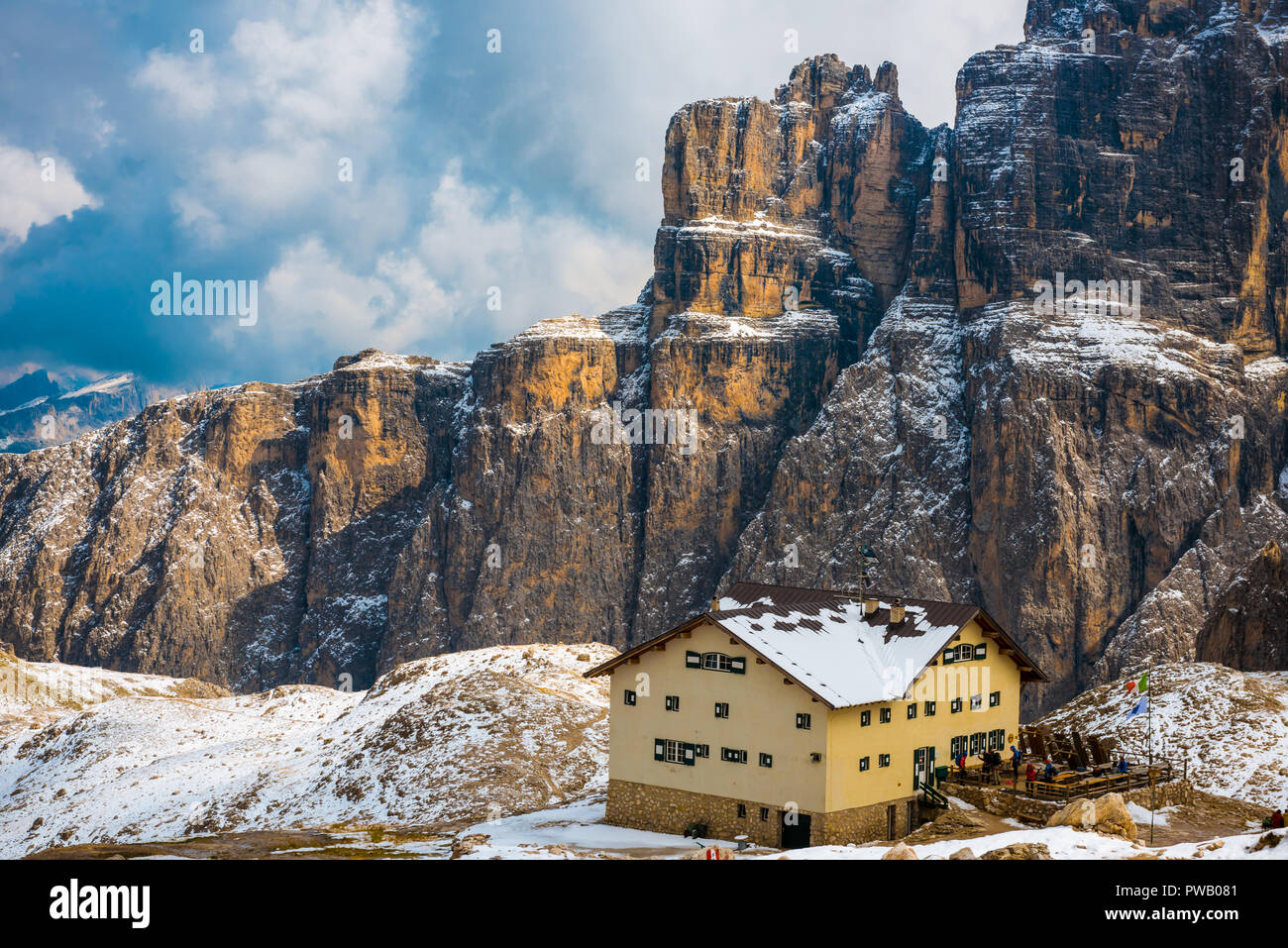 Rifugio Pisciadu sur Dolomites Italie Sella Ronda Banque D'Images