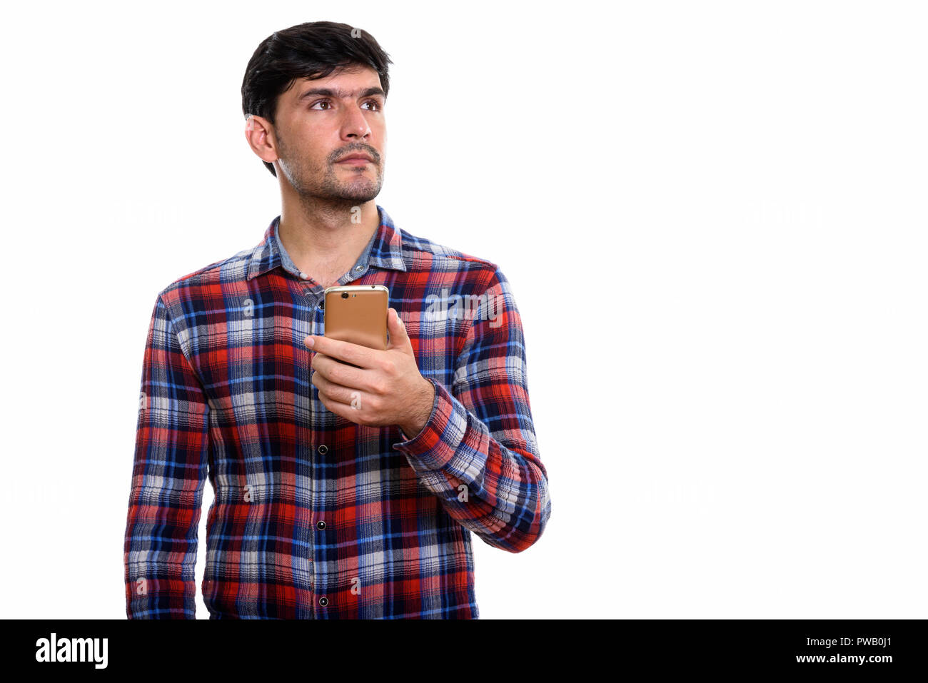 Portrait of young man holding persan téléphone portable en fine Banque D'Images