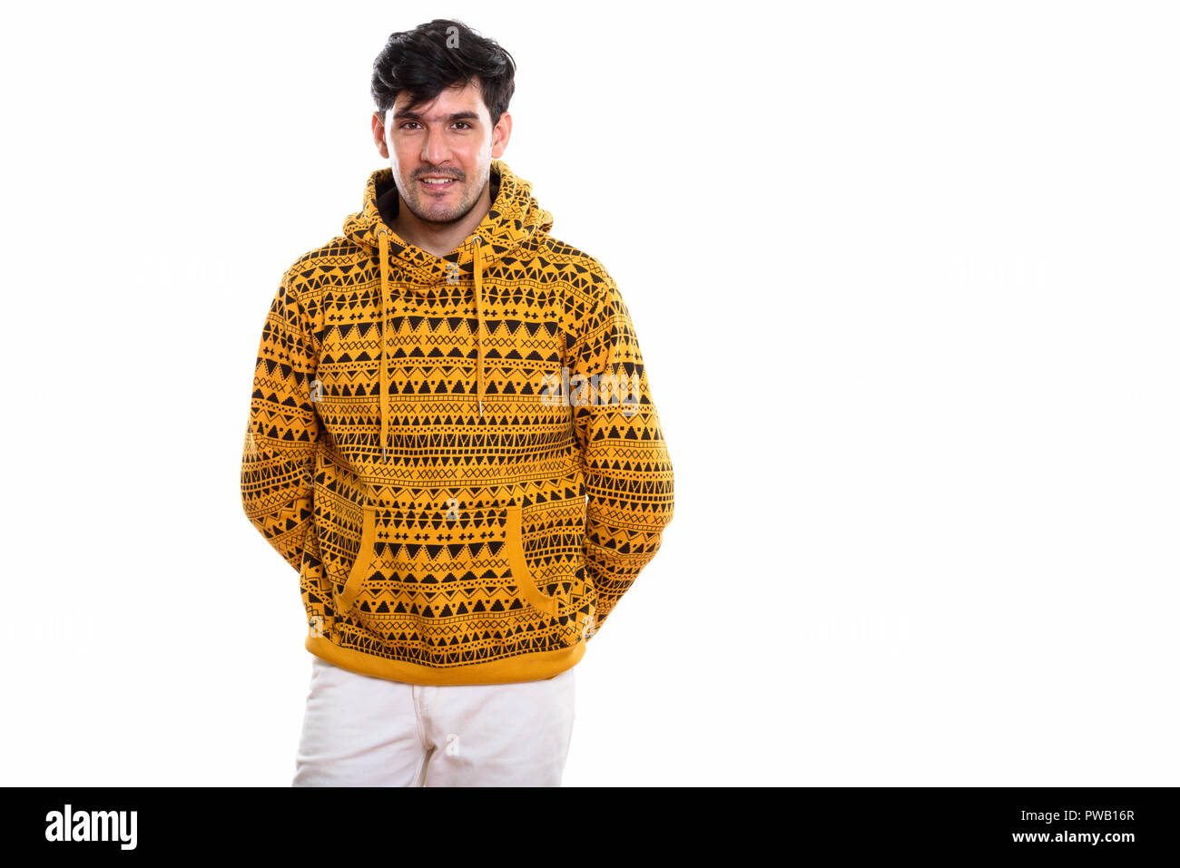 Studio shot of young happy woman persane avec les mains de bac Banque D'Images