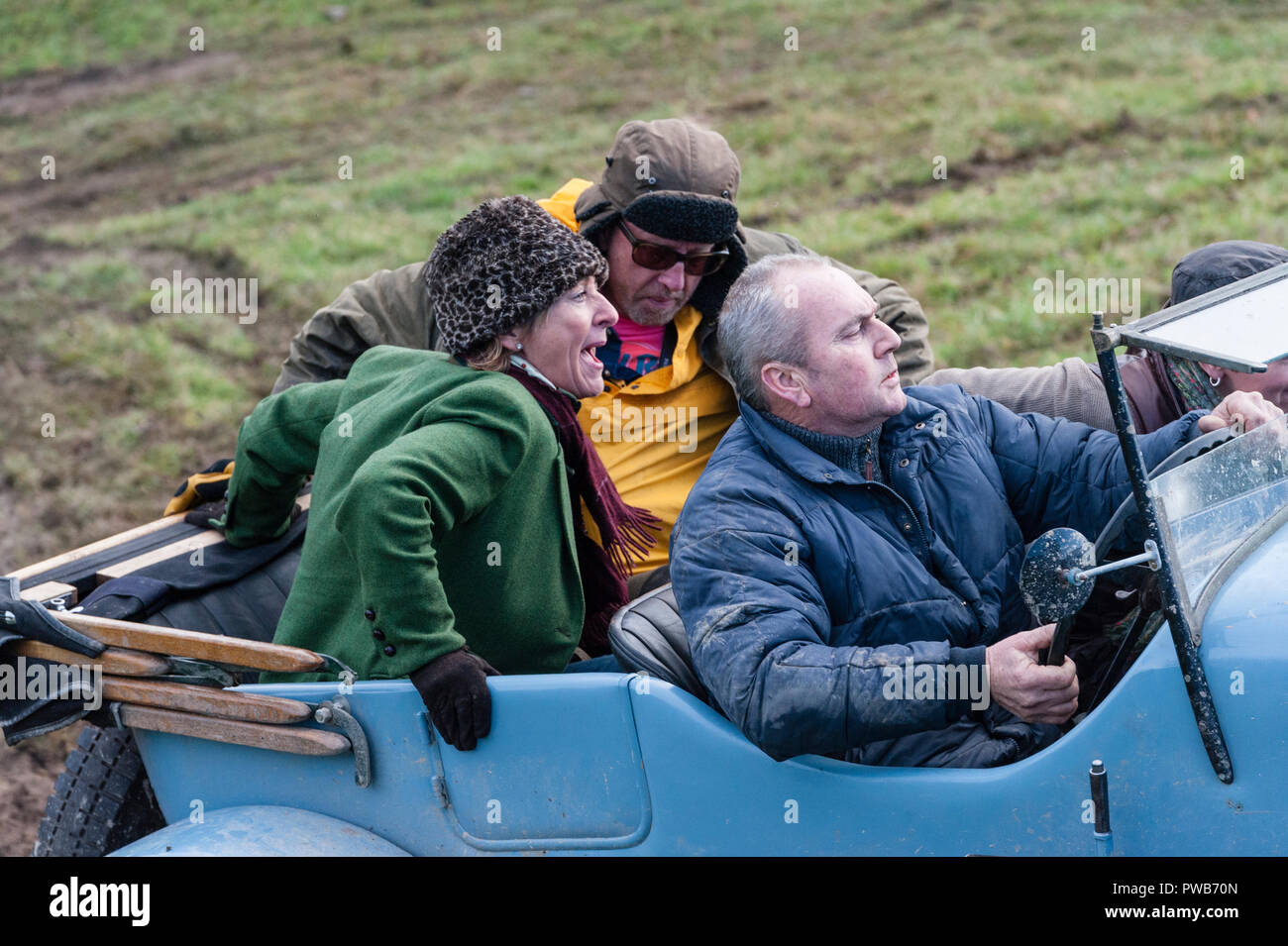 Mcg Whitton, près de Knighton, Powys, Wales, UK. 14 octobre, 2018. L'essai gallois du Vintage Sports-Car Club a eu lieu à la mi-pays de Galles depuis 1939. Les voitures sont à escalader des pistes boueuses, avec les passagers rebondisse pour donner plus de traction. Crédit : Alex Ramsay/Alamy Live News Banque D'Images