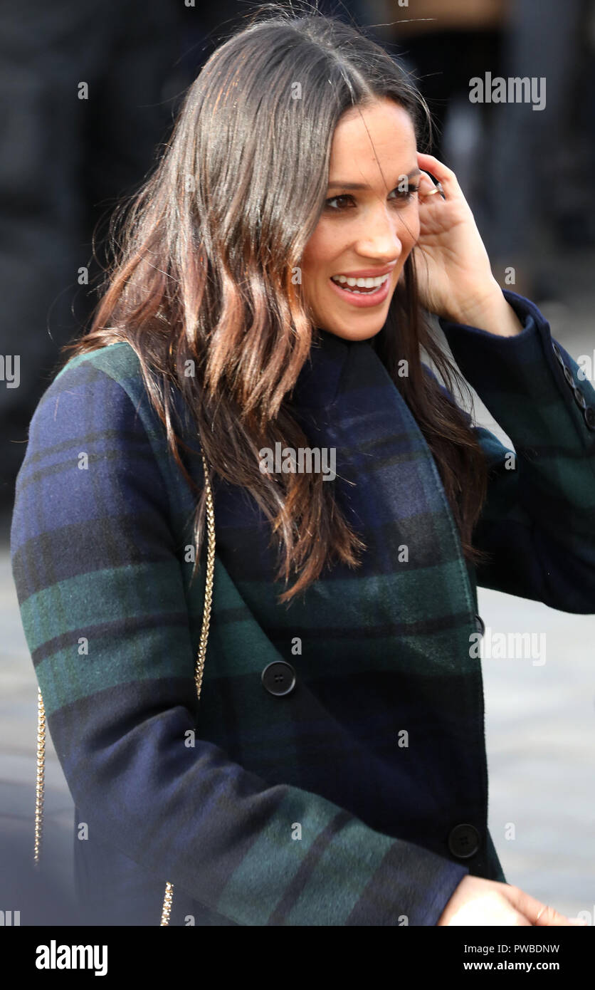 Mme Meghan Markle arrivent à l'Esplanade en face de l'Edinburgh Castle à Édimbourg, le 13 février 2018, sur leur visite conjointe de l'Écosse Photo : Albert Nieboer/Pays-Bas/Point de vue - PAS DE SERVICE DE FIL - Photo : Albert Nieboer/RoyalPress/dpa | conditions dans le monde entier Banque D'Images