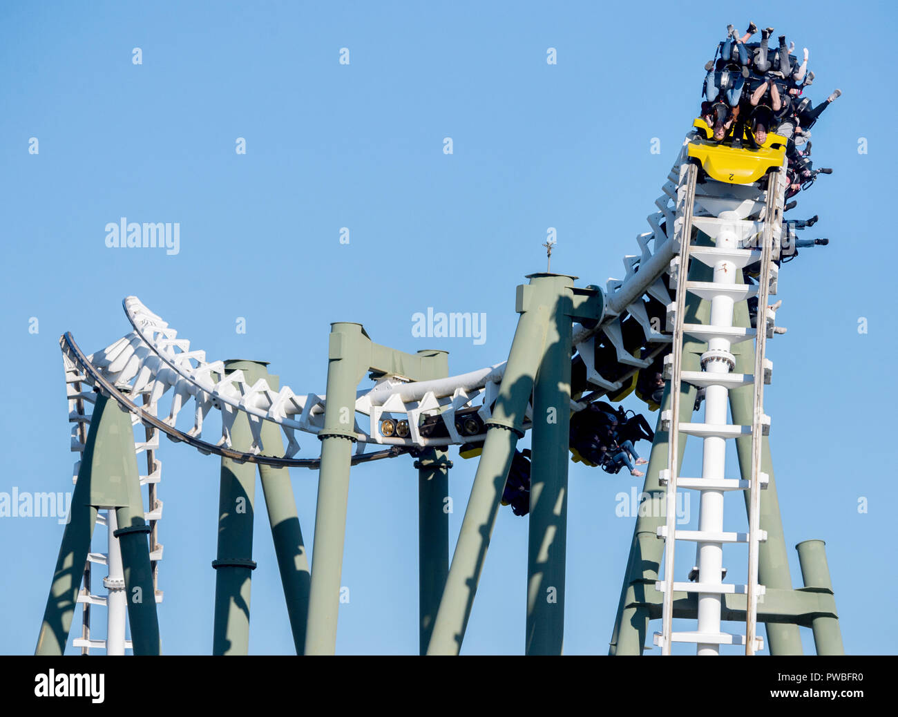 Soltau, Basse-Saxe. 14Th Oct, 2018. Le roller coaster ride visiteurs 'limite' à Heide-Park. La voie en boucle de suspension a été mis en service en 1999. Credit : Hauke-Christian Dittrich/dpa/Alamy Live News Banque D'Images