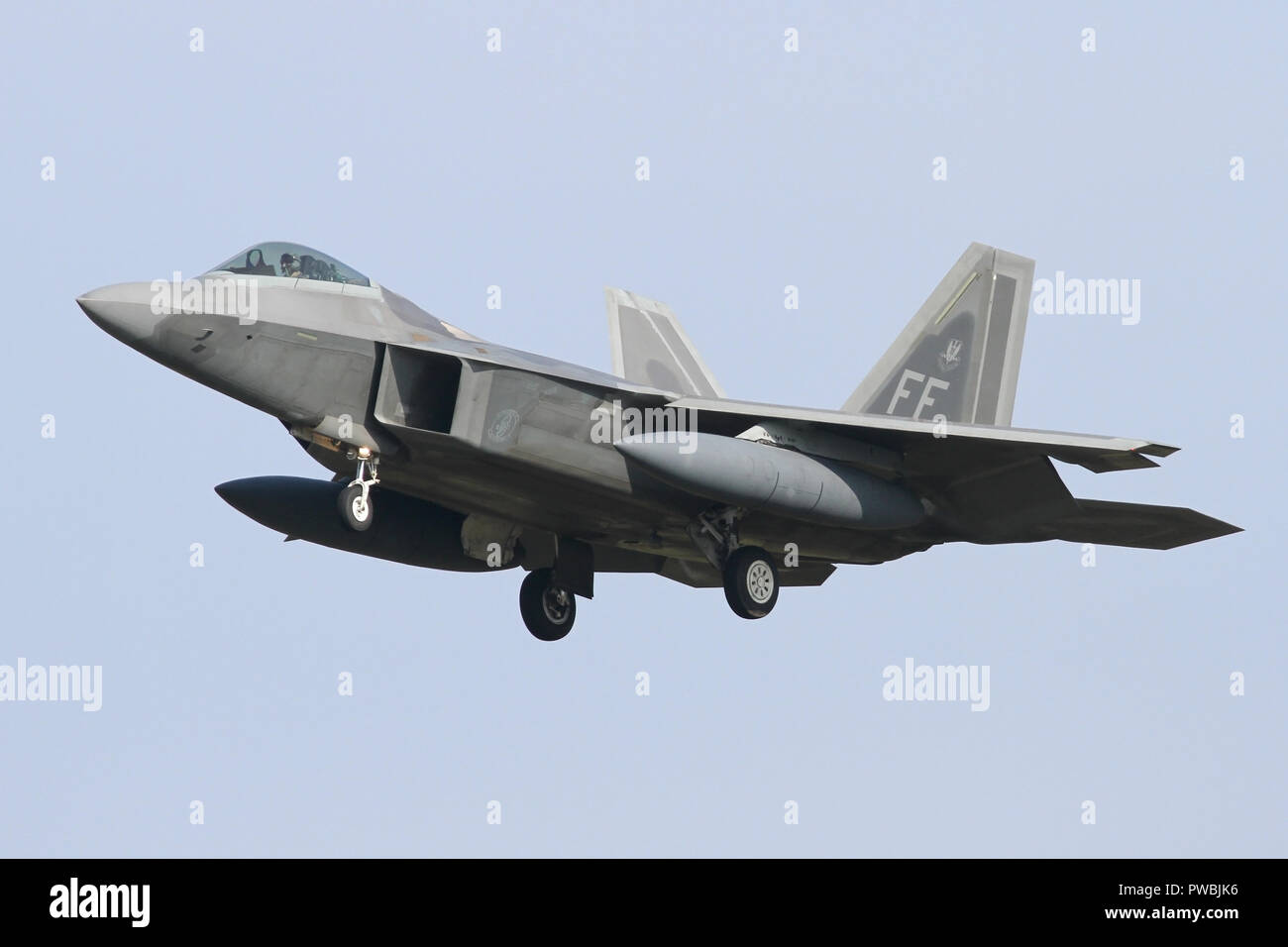 1e Escadre de chasse F-22A Raptor arrivant à RAF Lakenheath dans Suffolk pour un exercice avec le 48e FW. Banque D'Images