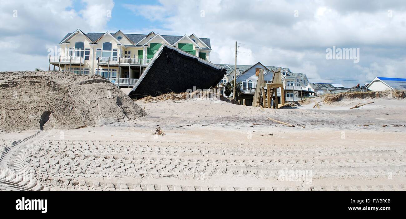 Beach front maisons endommagées et détruites à la suite de l'ouragan Florence le 24 septembre 2018 à North Topsail Beach, Caroline du Nord. Banque D'Images