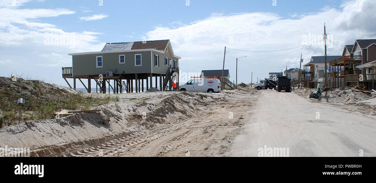 Beach front maisons endommagées et détruites à la suite de l'ouragan Florence le 24 septembre 2018 à North Topsail Beach, Caroline du Nord. Banque D'Images