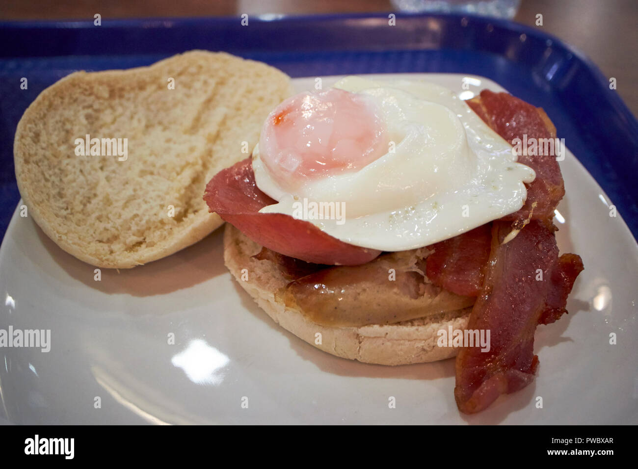 Bap petit-déjeuner servi sur un ferry au Royaume-Uni Banque D'Images