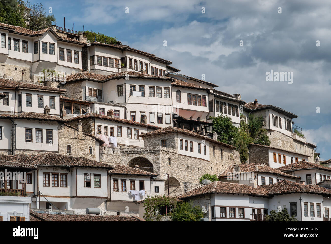 Ville de Berat Albanie dans windows 1000 Banque D'Images