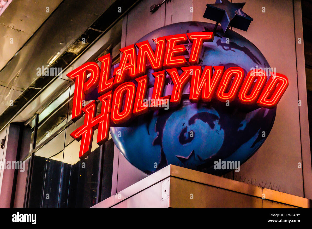 Planet Hollywood Sign quartier des théâtres de Times Square Manhattan - New York, New York, USA Banque D'Images