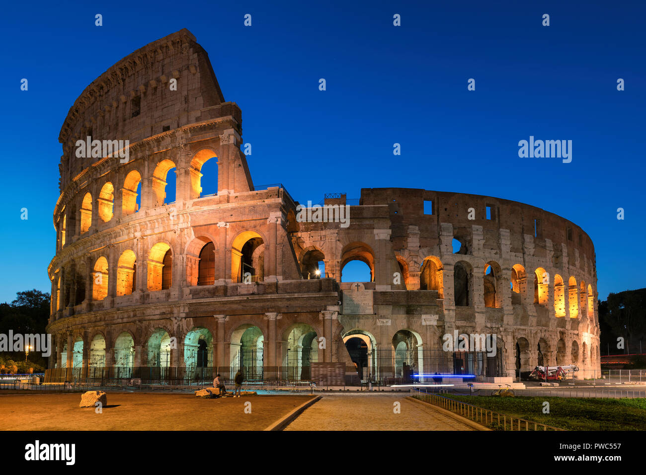 Colisée à Rome la nuit Banque D'Images