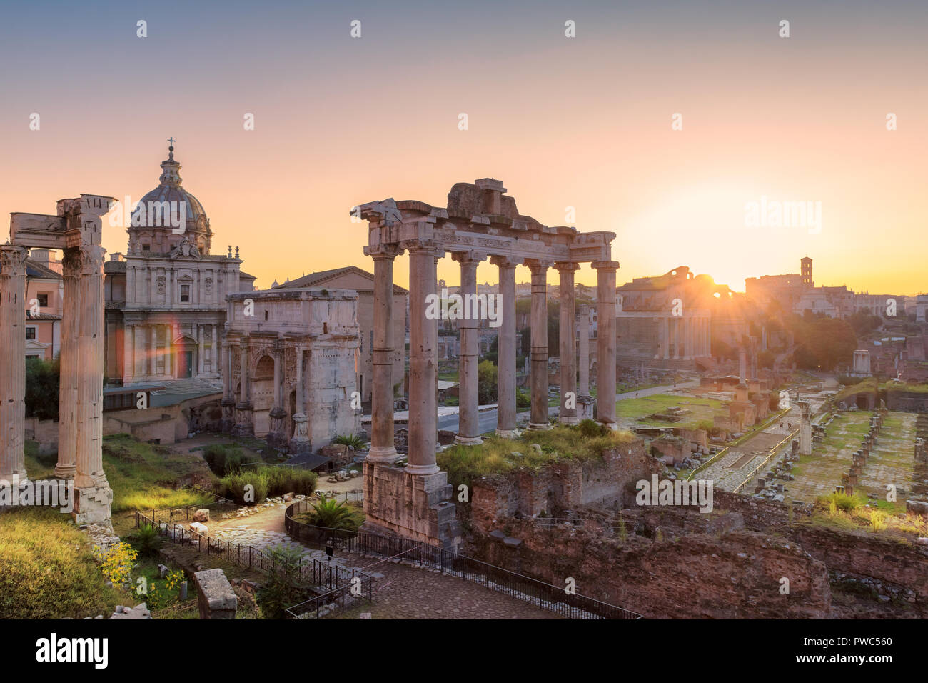 Forum romain au lever du soleil, Rome - Italie Banque D'Images