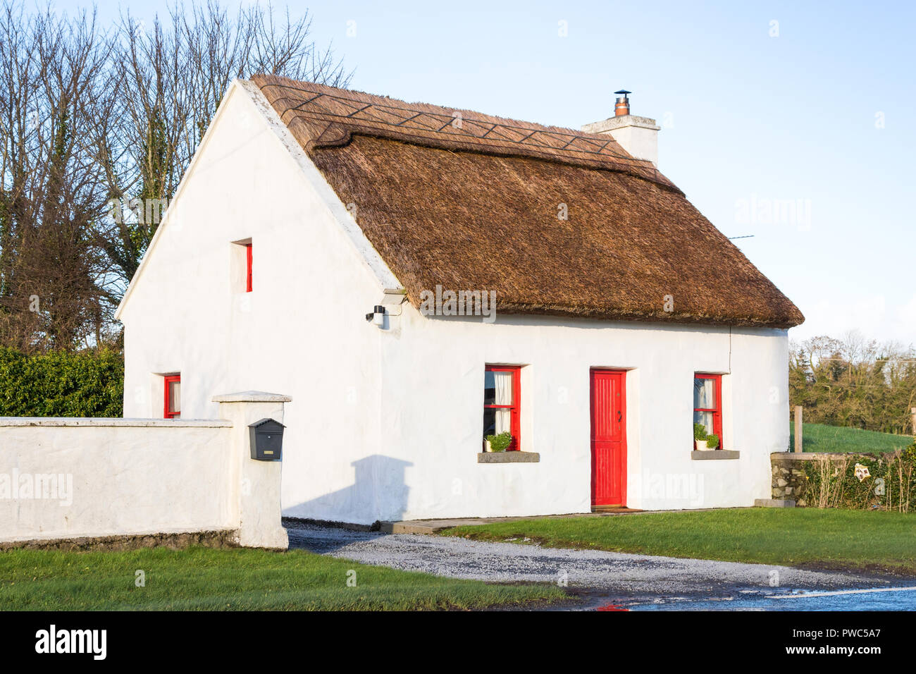 Une chaumière irlandaise typique, près du village de Cong, à cheval sur les frontières du comté de Galway et le Comté de Mayo, en Irlande. Banque D'Images