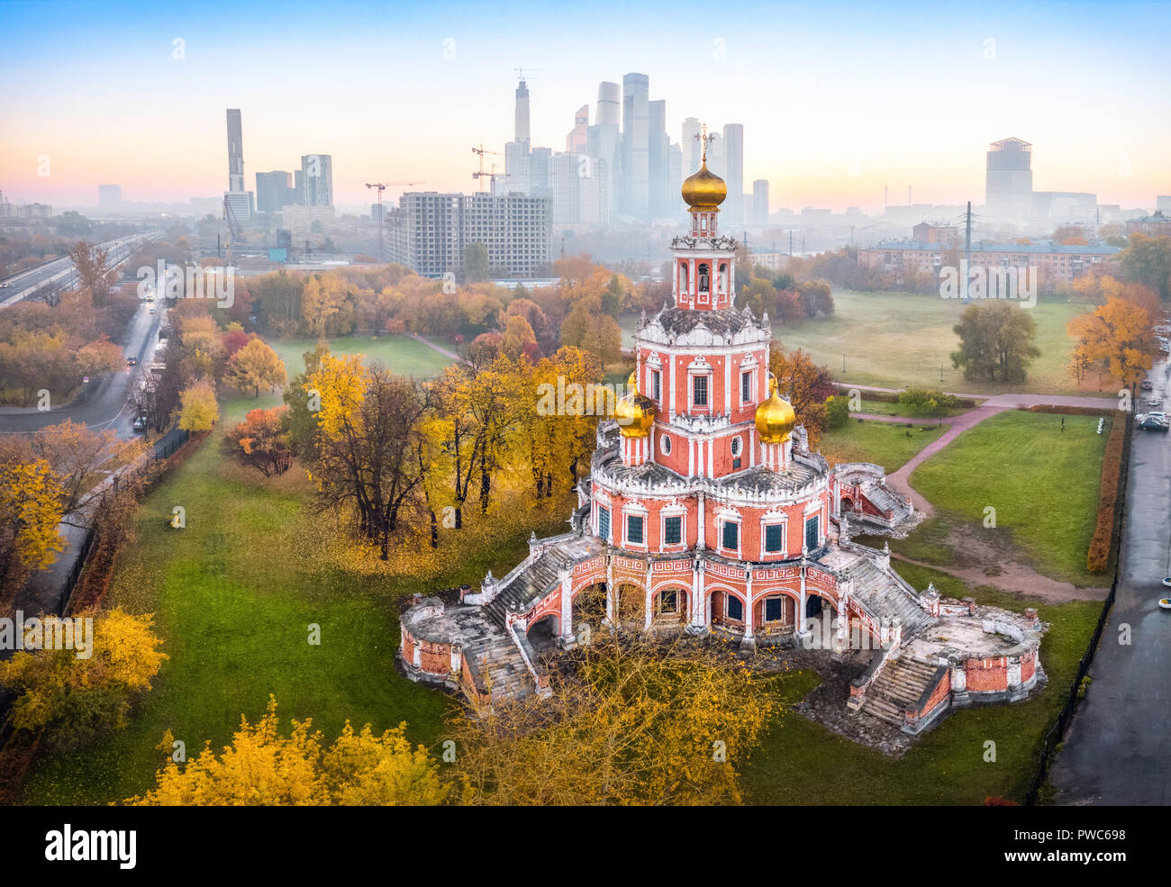 Vue aérienne de l'église baroque de l'Intercession à Filóti, Moscou, Russie Banque D'Images