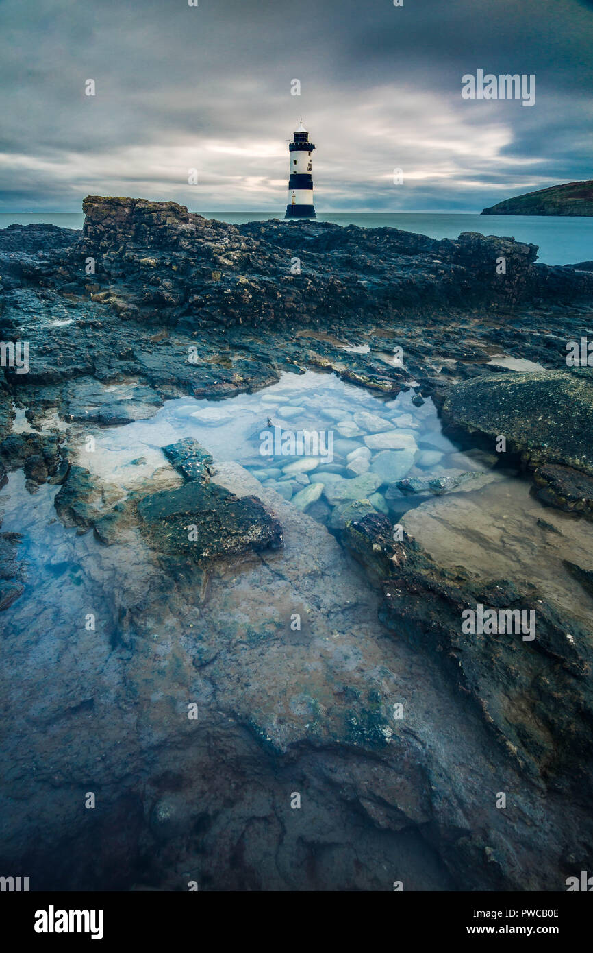 Penmon Point Lighthouse dans anglesey Banque D'Images
