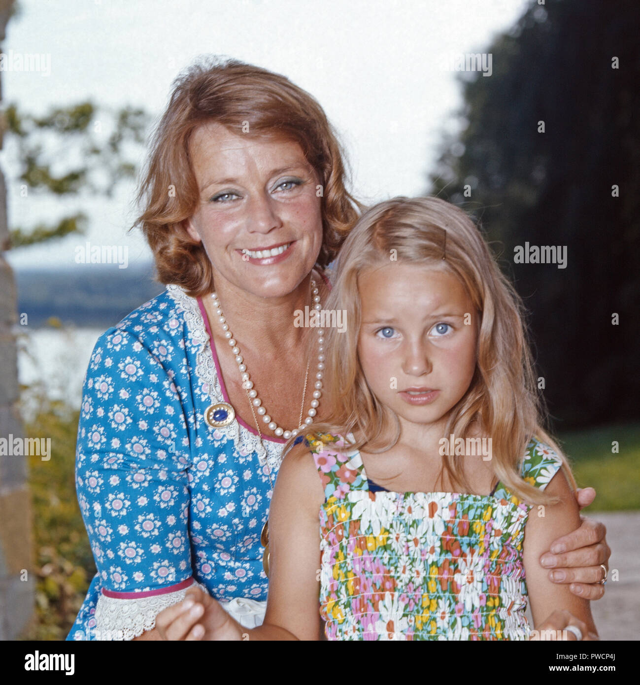 Die Schauspielerin Maria Schell mit Tochter Marie Theres, Schweiz ...