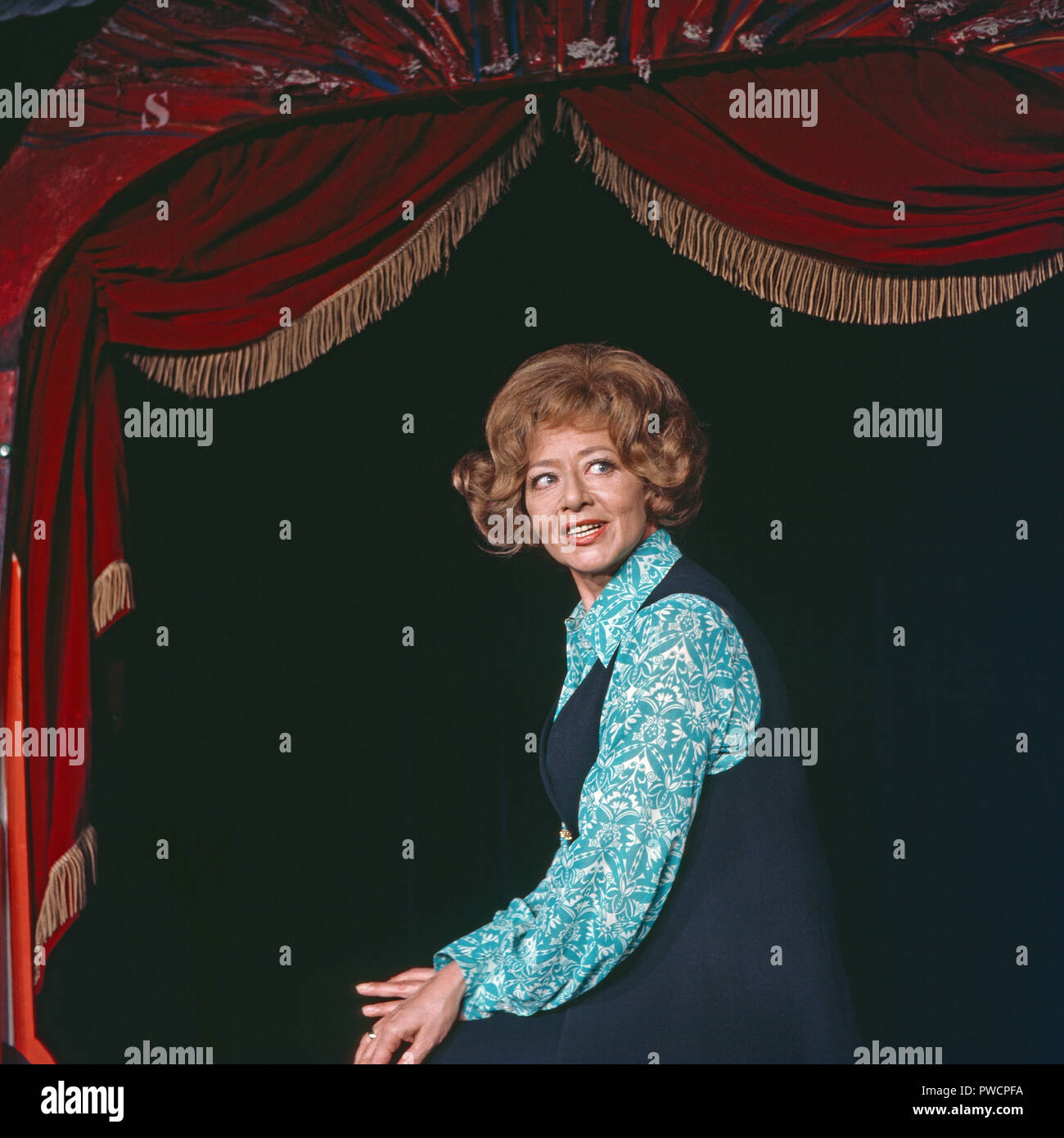 Lore Lorentz, deutsche Kabarettistin à Düsseldorf. Artiste cabaret allemand Lorentz Lore à Düsseldorf. Banque D'Images