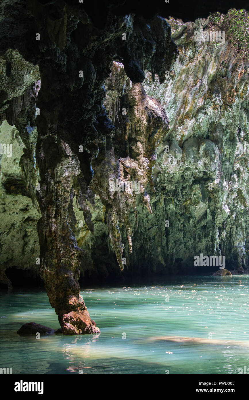 Grottes de hinagdanan à Panglao. Banque D'Images