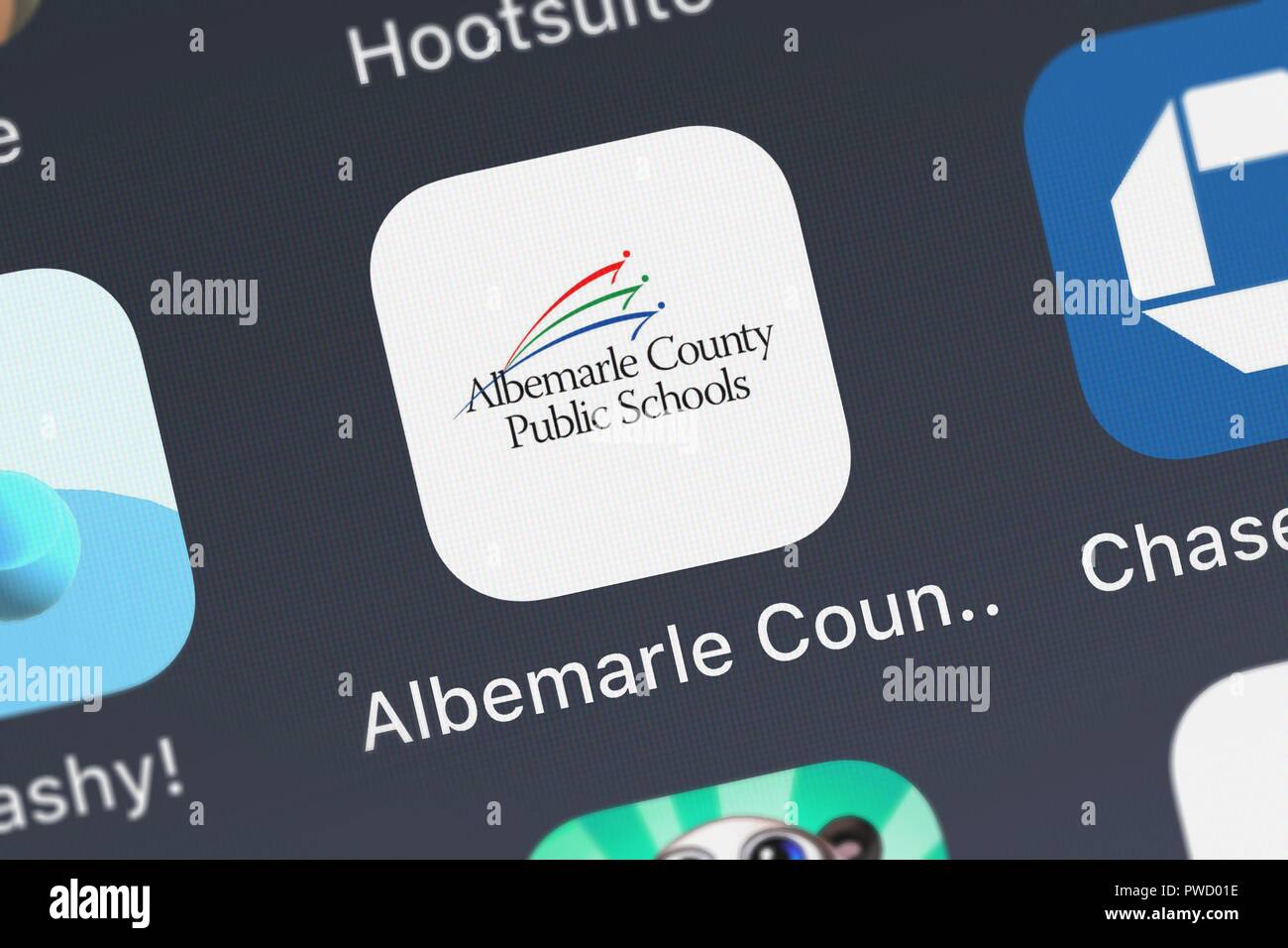 Londres, Royaume-Uni - 15 octobre 2018 : l'icône de l'application mobile Albemarle County PS du tableau noir Inc. sur un iPhone. Banque D'Images