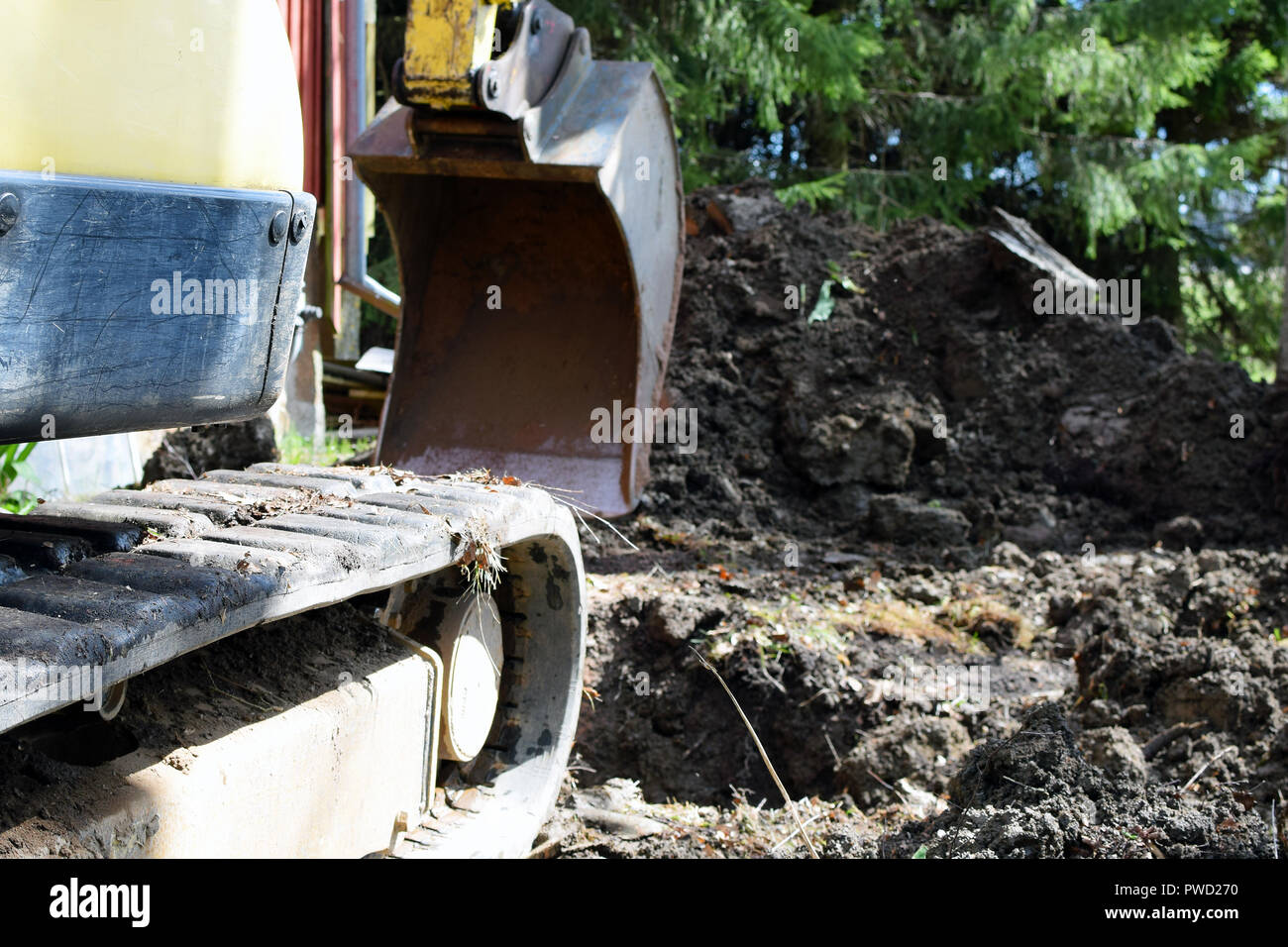 Close up Vue de côté de la pelle et du godet sur le site de construction. Focus sélectif. Banque D'Images