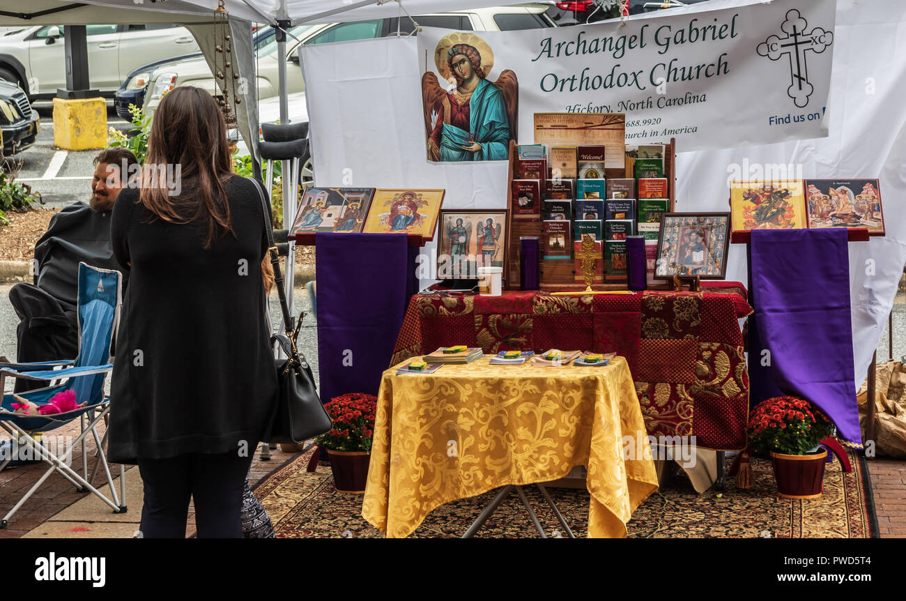 HICKORY, NC, USA-10/14/18 : un stand affichage à l'Oktoberfest, par l'Archange Gabriel Eglise orthodoxe, de l'Hickory, NC. Banque D'Images