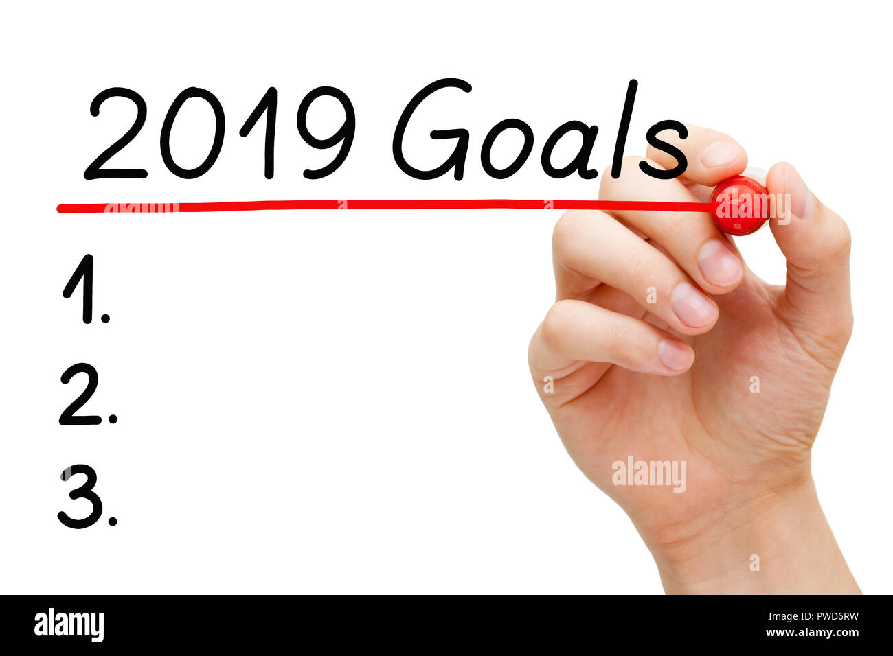 Blank liste des objectifs pour l'année 2019 isolé sur blanc. Objectifs 2019 soulignant la main avec marqueur rouge sur transparent essuyer. Banque D'Images