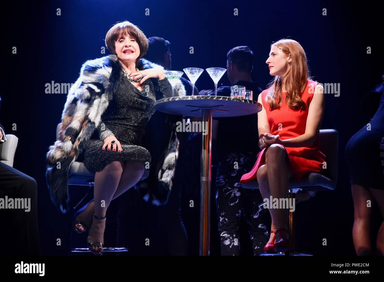 Londres, Royaume-Uni. 15th octobre 2018. Patti Lupone, Rosalie Craig, 'Company' A musical Comedy, Photocall, Gielgud Theatre, Londres. Crédit au Royaume-Uni : michael melia/Alay Live News Banque D'Images