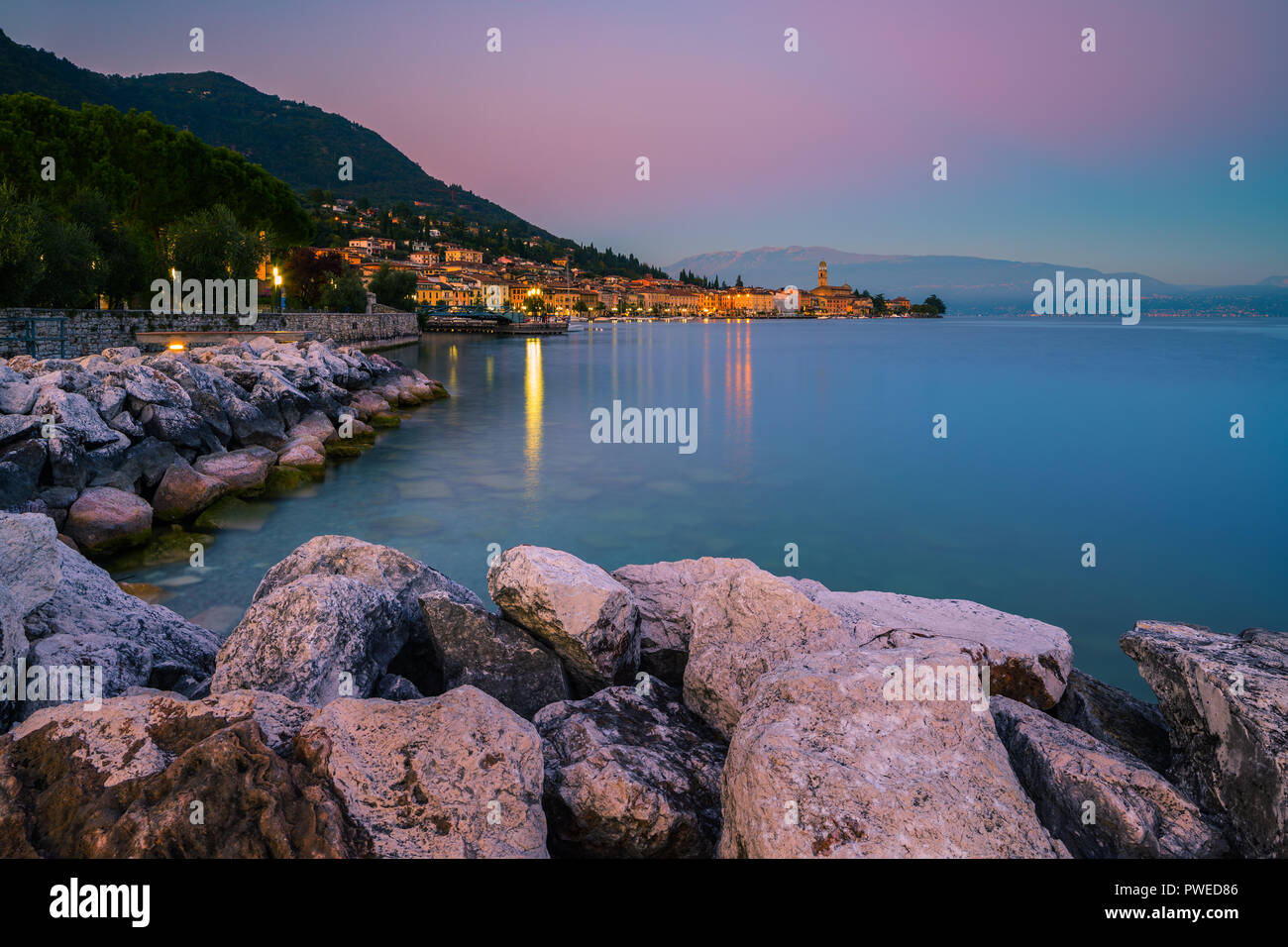 Salò est une commune italienne de la Province de Brescia dans la région de Lombardie (Italie du nord) sur les rives du lac de Garde. Banque D'Images