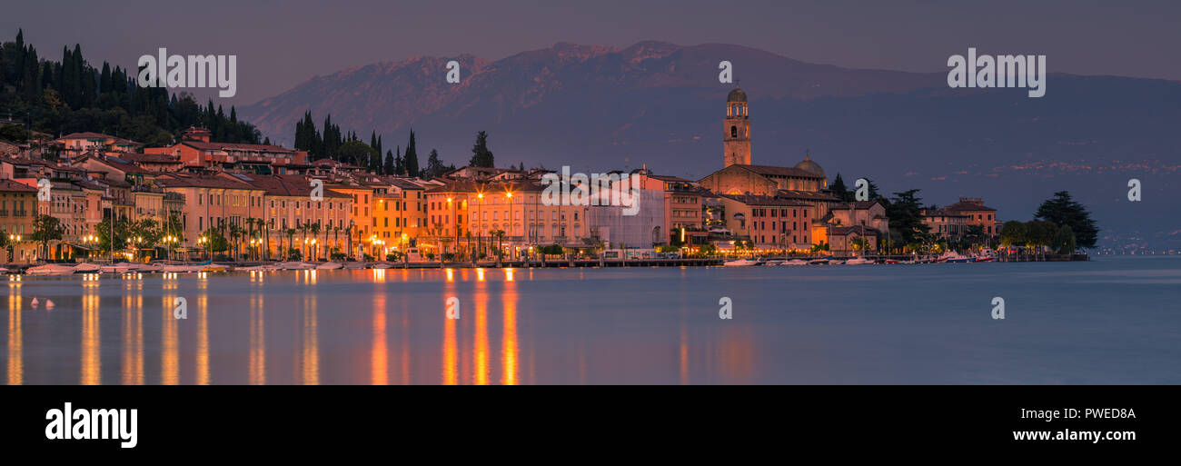 Salò est une commune italienne de la Province de Brescia dans la région de Lombardie (Italie du nord) sur les rives du lac de Garde. Banque D'Images